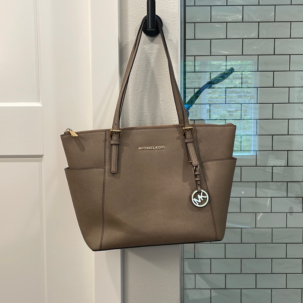 Michael Kors large jet set tote in beige color